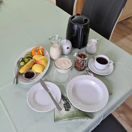 Gaestezimmer - 3* Treuen
