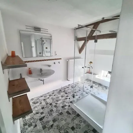 Gaestezimmer - * Treuen